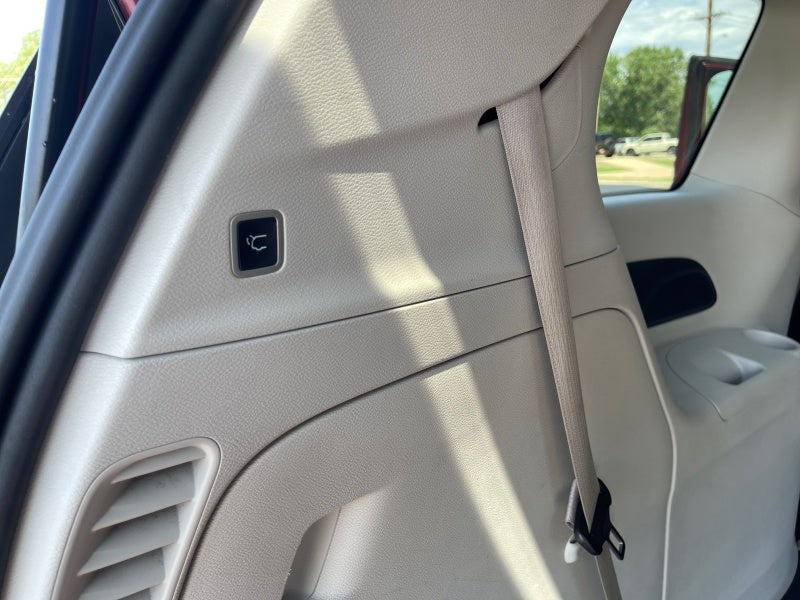 2022 Chrysler Voyager LX