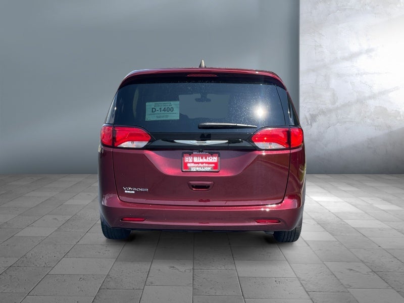 2022 Chrysler Voyager LX