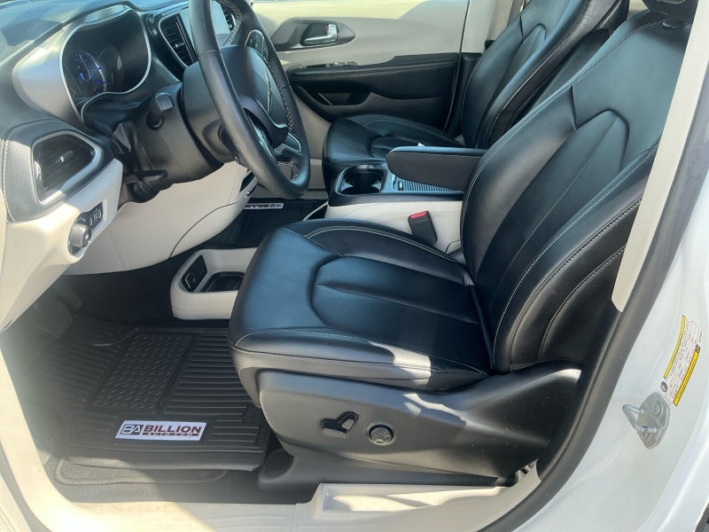 2024 Chrysler Pacifica Hybrid Select