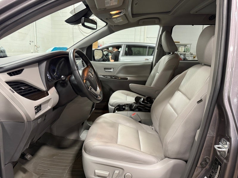 2019 Toyota Sienna XLE Premium