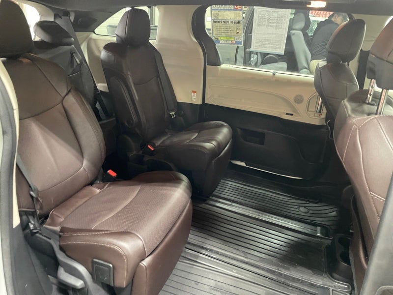 2022 Toyota Sienna Platinum