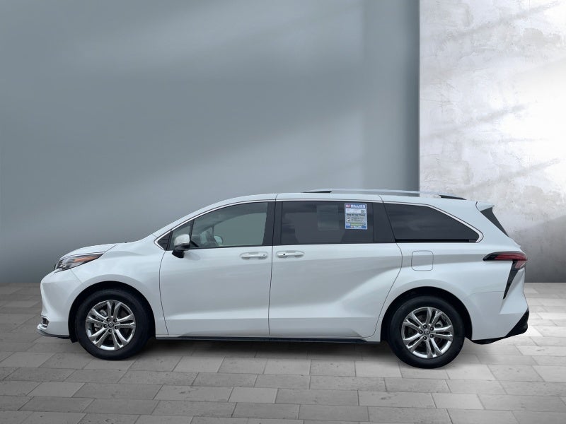 2022 Toyota Sienna Platinum
