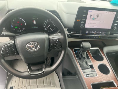2023 Toyota Sienna LE