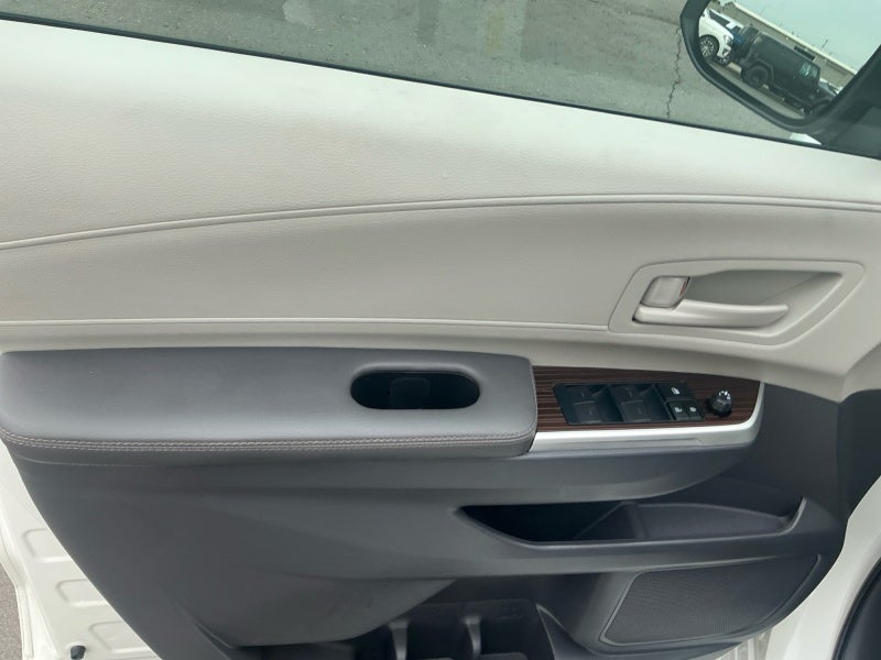 2023 Toyota Sienna LE