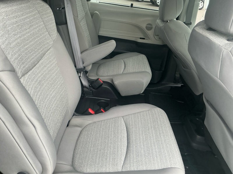 2023 Toyota Sienna LE