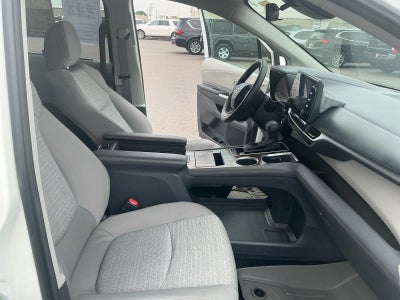 2023 Toyota Sienna LE