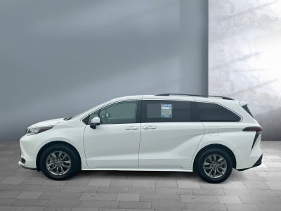 2023 Toyota Sienna LE