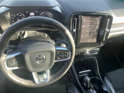 2020 Volvo XC40 R-Design
