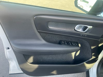 2020 Volvo XC40 R-Design