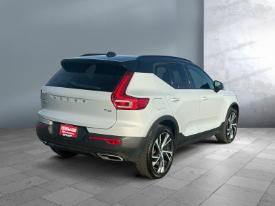 2020 Volvo XC40 R-Design
